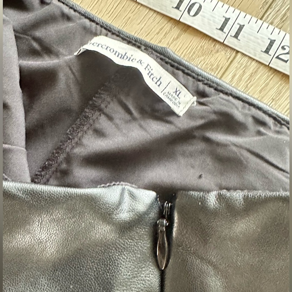 Abercrombie & Fitch Black Faux Leather Skort XL - Picture 3 of 3